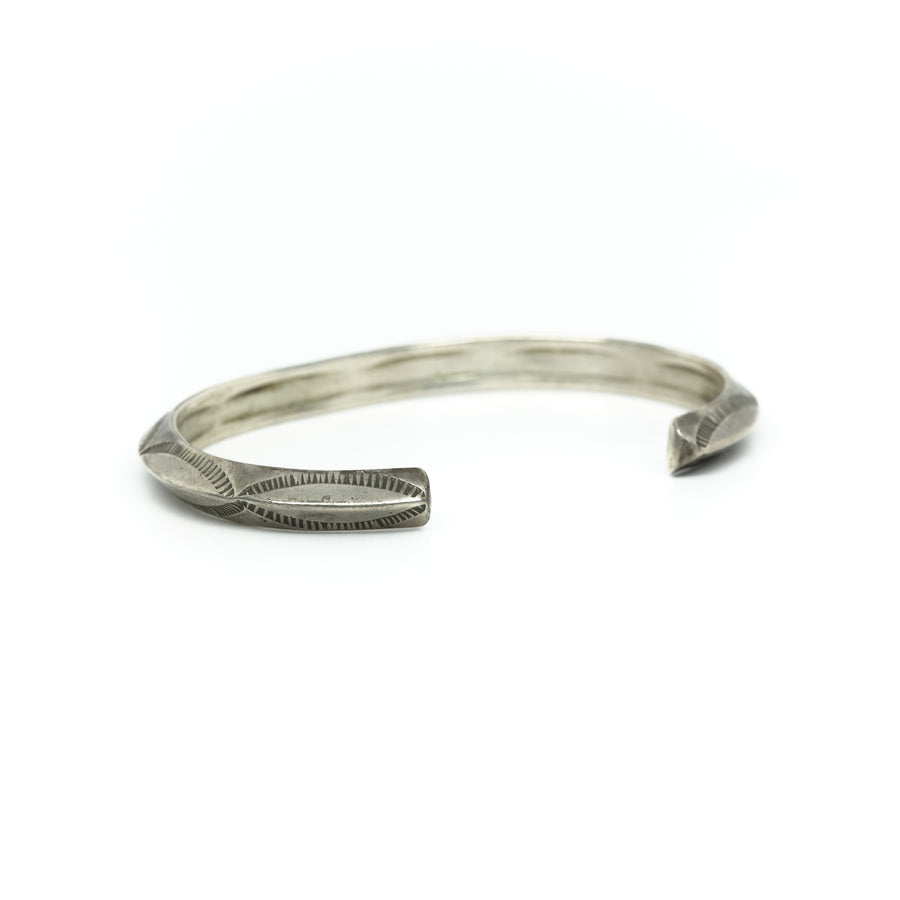 1940s CARINATED WIRE BANGLE